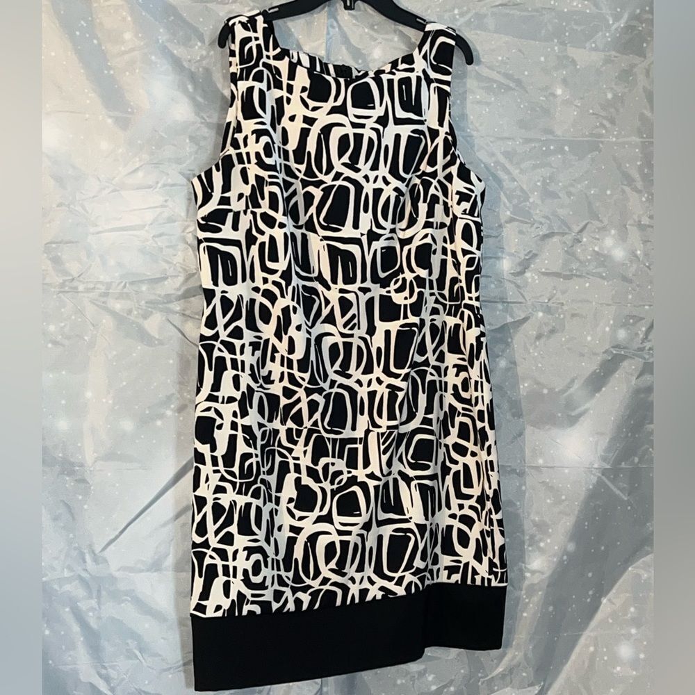 Gorgeous Black & white print dress